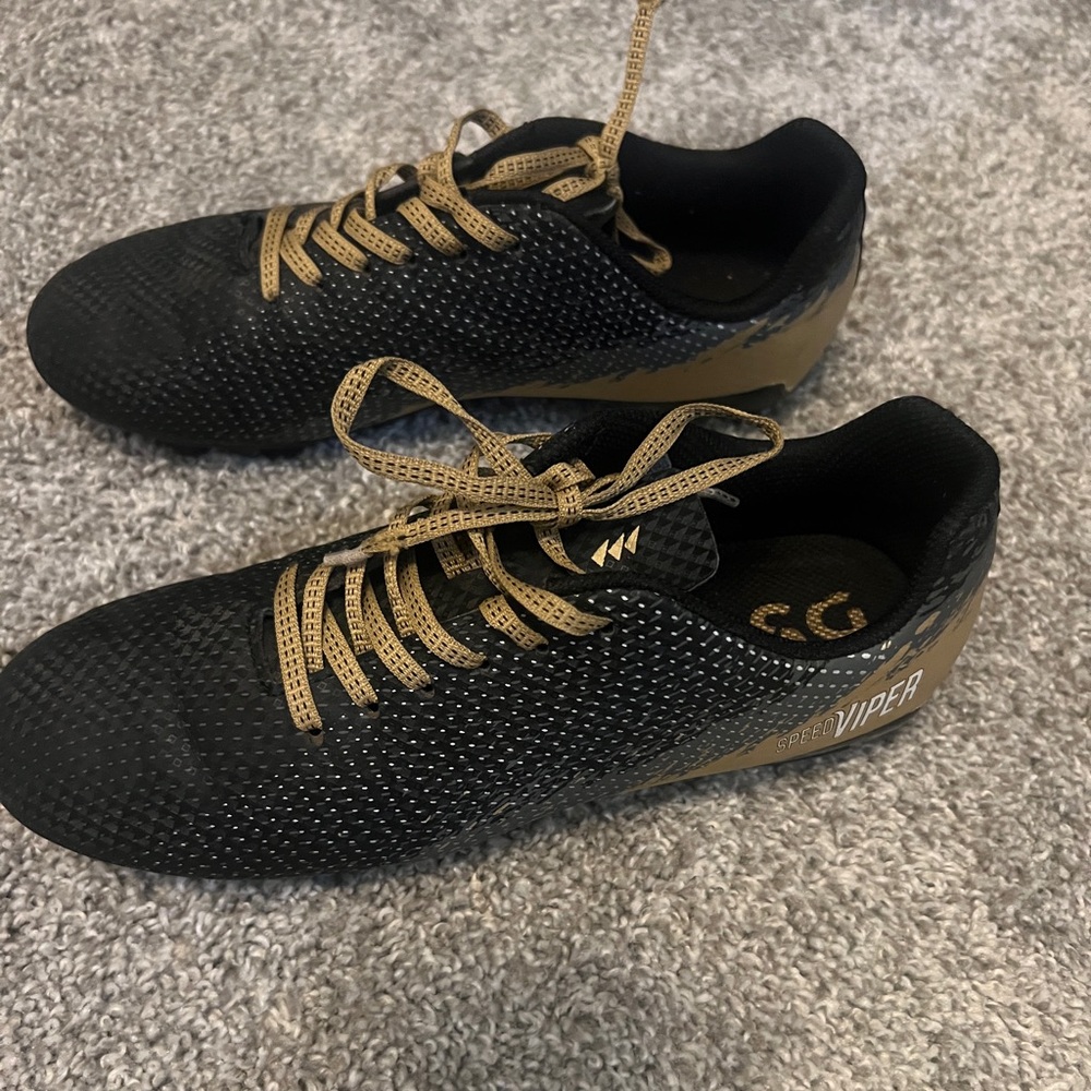 Kids DSG cleats size 6